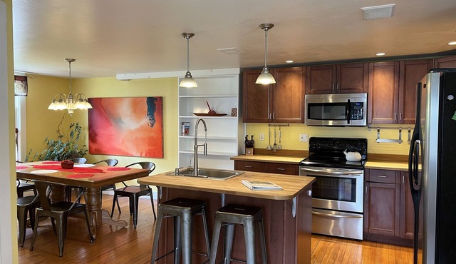 The Shire - Charming home, 5 minutes to Dreams Park, walk to park, brewery, deli