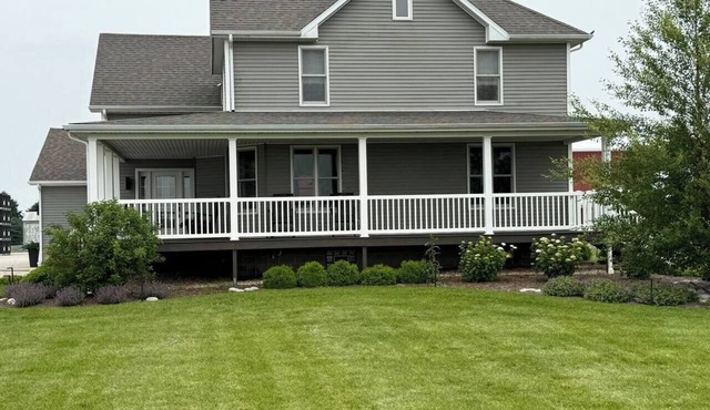 The Shively House, A Cozy Country Home Retreat