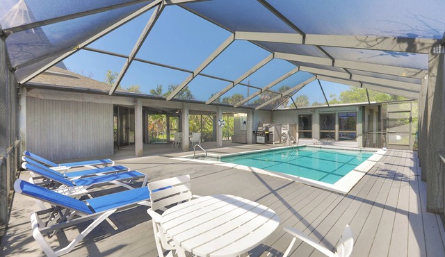 The Shore Bird-Private Captiva Escape Bay to Gulf Cottage!