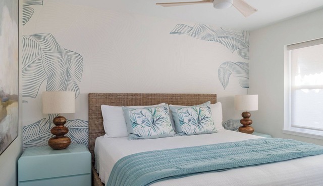 The Shoreline Apartment-Full Kitchen-5 min walk to beach!