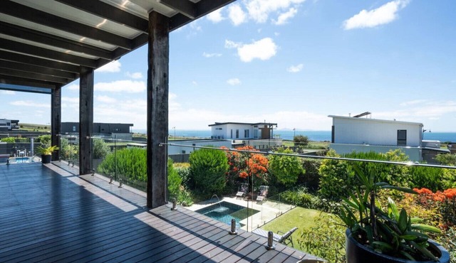 The Shoreline Escape - Winter Deal!