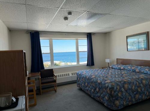 The Shoreline Inn