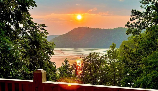 The Shoreline Lake House on Center Hill Lake! CHL's Waterfront Rental!