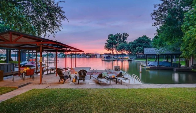 The Shorewood | Dog-Friendly Lake Retreat