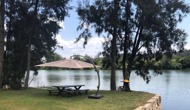 “The Shouse” private beach and ramp on the Hawkesbury River, 1hr from Sydney