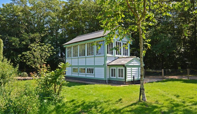 The Signal Box - One Bedroom House, Sleeps 2