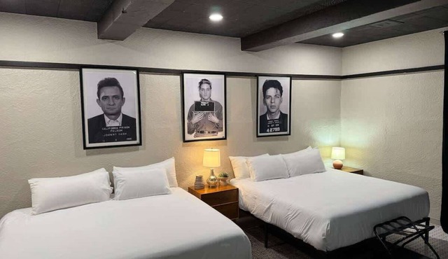 The Signature Room with 2 King Beds Ground Floor