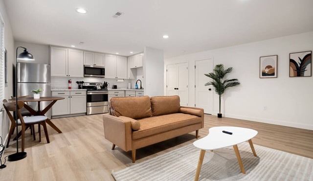 The Silo 2 - 1BD Stylish Comfort