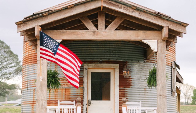 The Silos at Promise Manor "Dolly"! Farm stay mins from historic Lynchburg, TN.