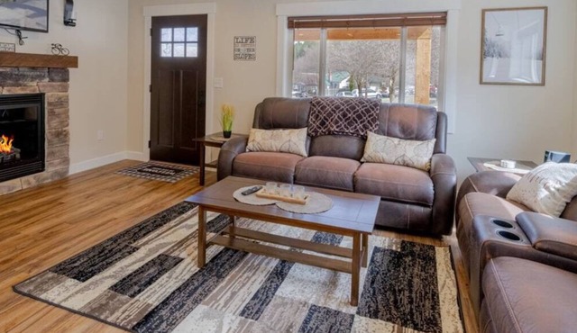 The Silver Mountain Chalet- Private Hot Tub!