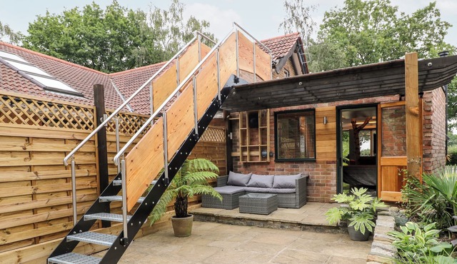 THE SILVERBIRCH ROOM, romantic, with a garden in Horsley Woodhouse