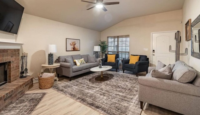 The Silverwood - 3BR/2BA - South LBK