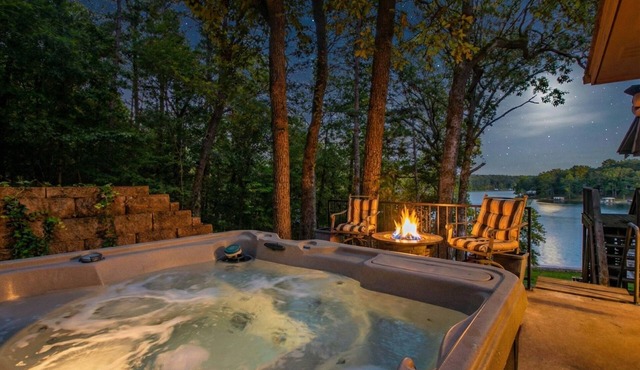 The Silverwood: Sleeps 17, Hot Tub, Dock, Views