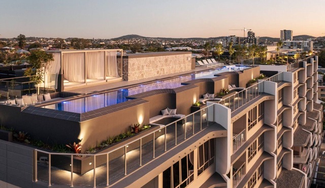The Sinclair - Luxury Brisbane Apartment near The Gabba with Rooftop Pool, 3 Bedrooms & City Views