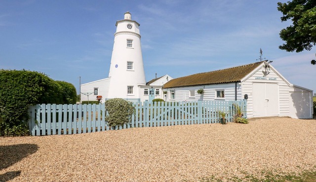 THE SIR PETER SCOTT LIGHTHOUSE, pet friendly in Sutton Bridge