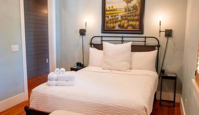 The Sires Suite. Luxury, Private Apartment @ The Charlestonian