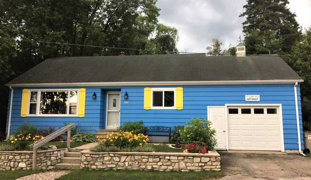 The Sister Bay Getaway: Water View & Downtown! Come enjoy Door County!