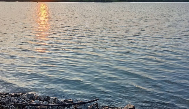 The sittele pleasure boat on the Canal du Nivernais