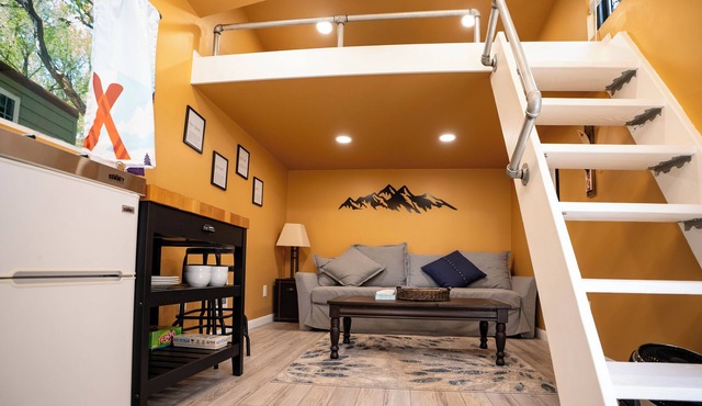 The Ski Haus - Themed Tiny Home with Vintage Ski Lodge Flair Near Estes Park