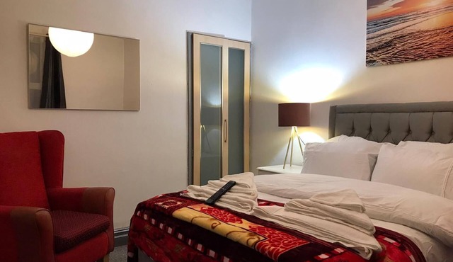 The Skipton Villa - 4 bedrooms with 4 double beds - sleep 8