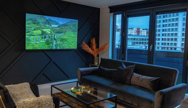 The Skyline Suite - *Private Balcony* *Views*