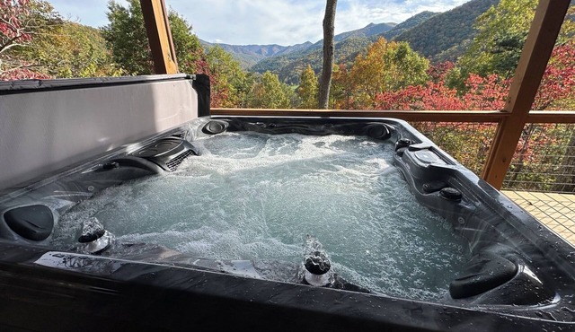 The Skylodge at Lake Logan! Mountain top Cabin Amazing Views Hot Tub Fireplace!