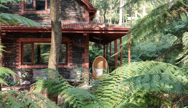 The Slate House - Off-Grid Eco Retreat