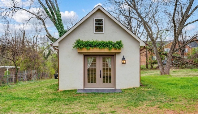 The Sleepy Fox Cottage: A Cozy Getaway with a Touch of History