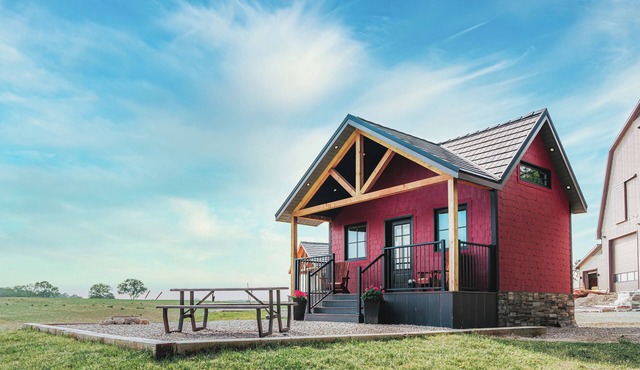 "The Sleepy Goat" Nature Lodge - Ultimate Farm Staycation Destination
