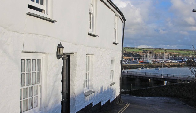 THE SLIPWAY, pet friendly, country holiday cottage in Penzance