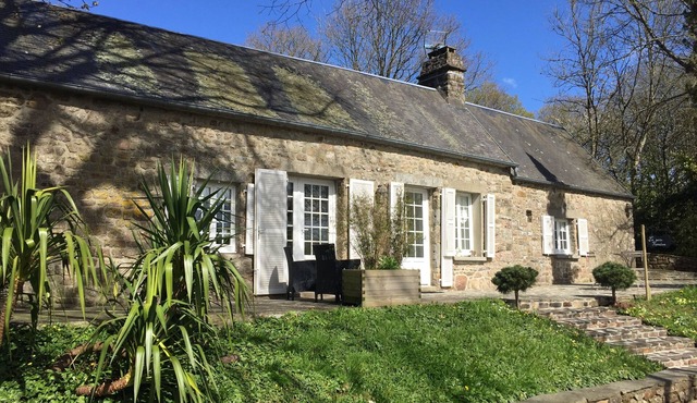 - THE SMALL HAMELIERE-