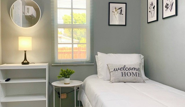 The Small Sandalwood -"Sandalito"· Private Suite, curated for comfort & privacy.