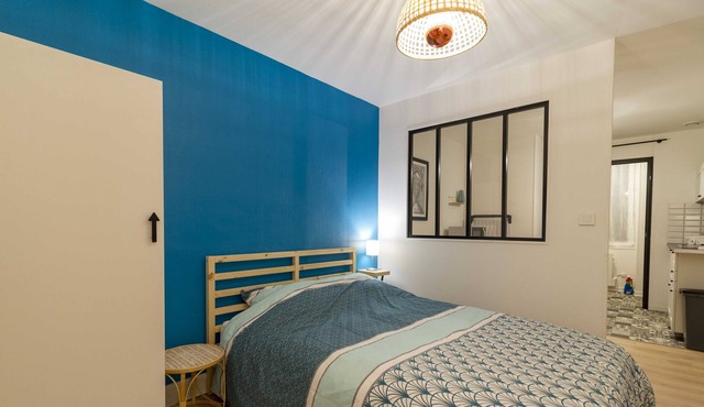 The small studio near the train station