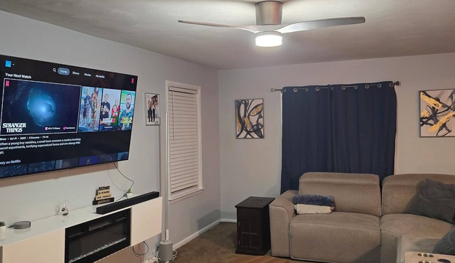 "The SmartHouse Getaway" Cozy 2-bedroom house in Portsmouth with central AC/Heat