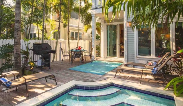 *THE SMILING IBIS @ OLD TOWN* Home & Pool Near Duval + LAST KEY SERVICES.