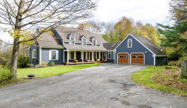 The Smith House - Beautiful Home in Ideal Location!
