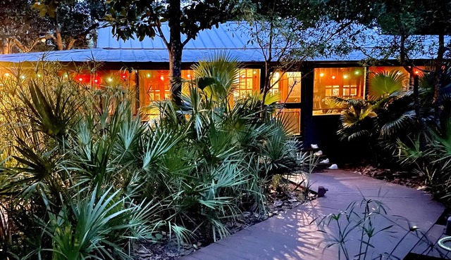 The Smith House - Updated Historic Charm