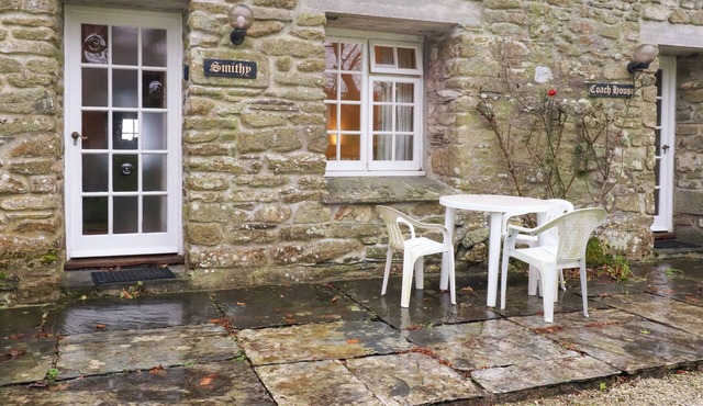 THE SMITHY, country holiday cottage, with a garden in Camelford