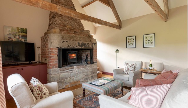 THE SMITHY, Crookham - Romantic holiday cottage for two guests and two dogs