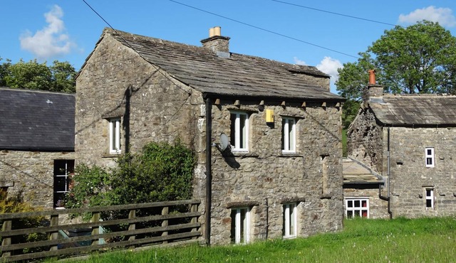THE SMITHY, family friendly, character holiday cottage in Muker
