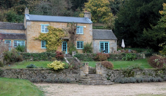 THE SNICKET, family friendly, character holiday cottage in Northleach