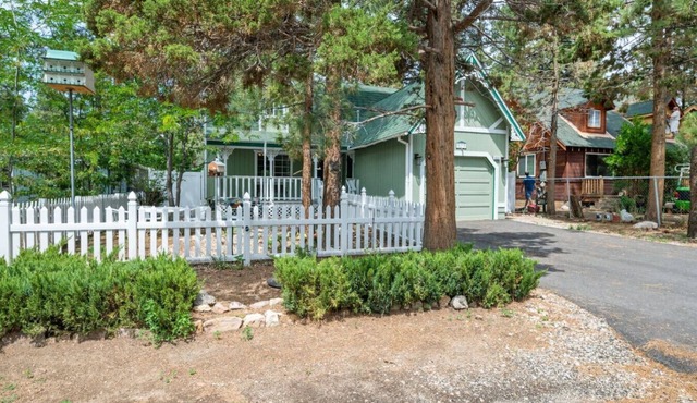 The Snoozy Moose! Families love! Close to Slopes, Lake, Trails & All