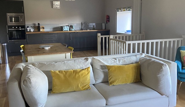 The Snug - Beautiful Grade 2 listed barn conversion