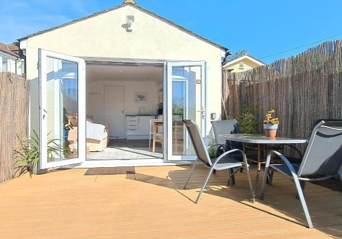 The Snug - for Eurotunnel, North Downs Way & Golfing