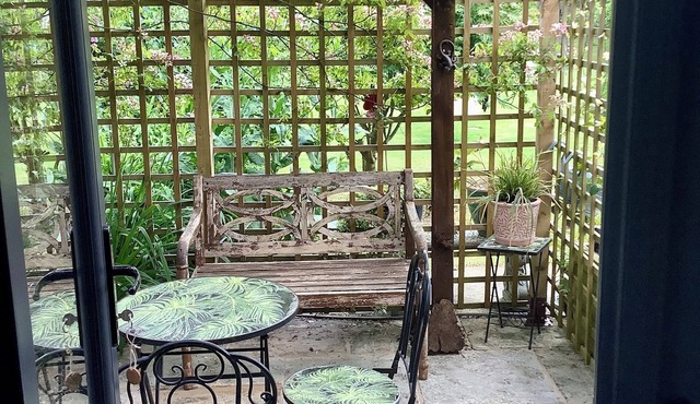 The Snug in Cheltenham- A Cosy & Unique Space