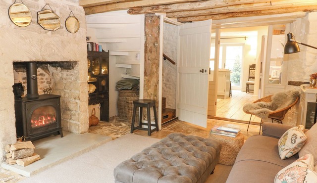 THE SNUG NO 35 WEST END, pet friendly in Minchinhampton