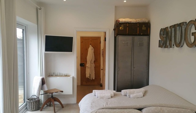 'The Snug' nr York: stunning self-contained studio @ Old Station Master's House.