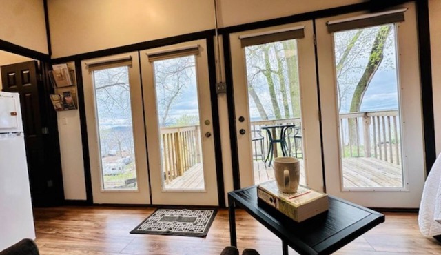 The Sojourner tiny home w/views of Lake Pepin! Spacious deck/firepit space!