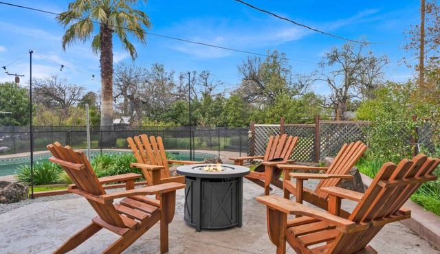 The Songbird 99 - Pool, Hot Tub, Pet Friendly, EV