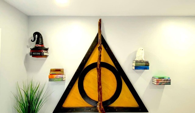 The Sorcerer`s Shire: LOTR and Harry Potter themed